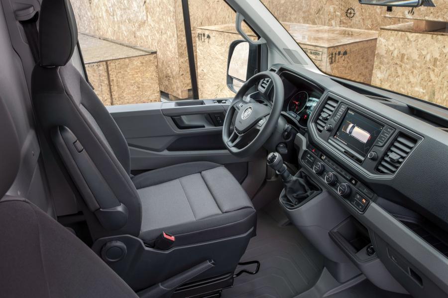 Интерьер Volkswagen Crafter High Roof Van LWB 2017 года  (WW) (фото 4 из 7)